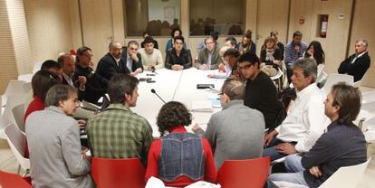 Reunión de los partidos de la oposición y la Plataforma Anti-Fracking en Castellón.