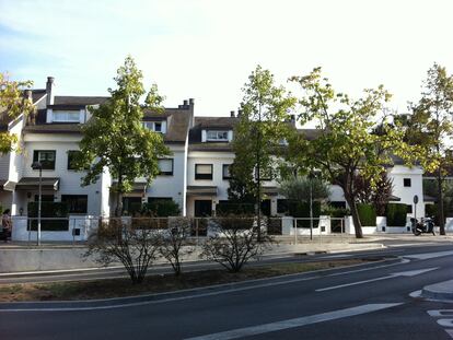 Un conjunto de casas unifamiliares en Sant Cugat del Vallès (Barcelona), en una imagen de archivo.