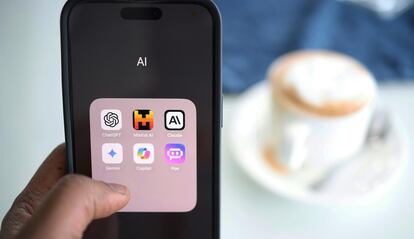 Inteligencia artificial ChatGPT en un móvil