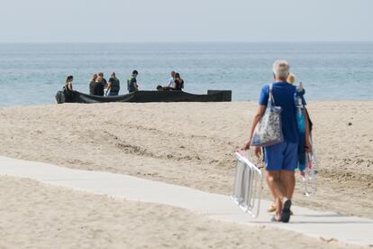 La Guardia Civil investigaba el martes pasado el hallazgo del cadáver de un bebé en la playa Costa Daurada de Roda de Berà (Tarragona).