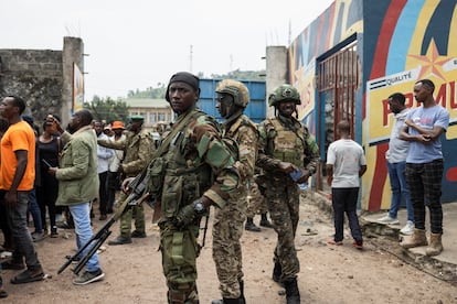 Soldados del M23 hacían guardia el sábado durante una concentración organizada por el movimiento rebelde en Goma.