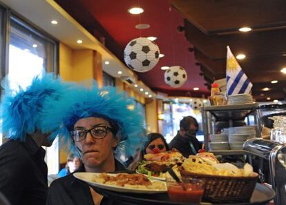 Un restaurante en Montevideo, durante el Mundial. 