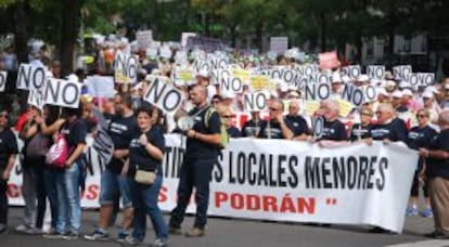 Representantes de muncipios y pedanías rurales marchan por Madrid en contra de la nueva ley local.