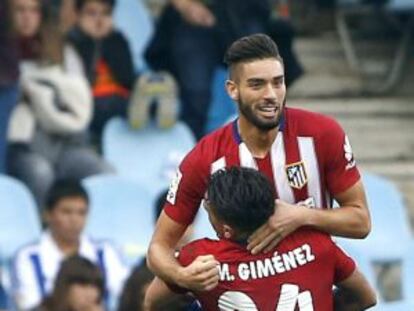 Giménez felicita a Carrasco por su gol
