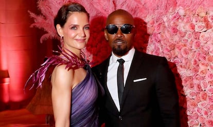 Katie Holmes y Jamie Foxx en la gala del Museo Metropolitano de Nueva York, el lunes.