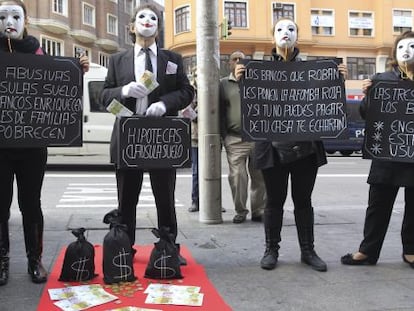 Protesta d'afectats per les clàusules sòl a Madrid.