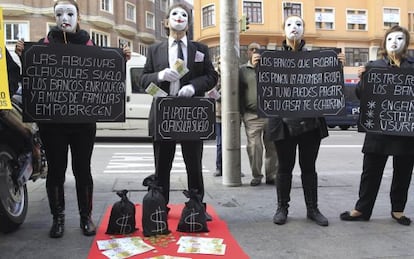 Protesta d'afectats per les clàusules sòl a Madrid.