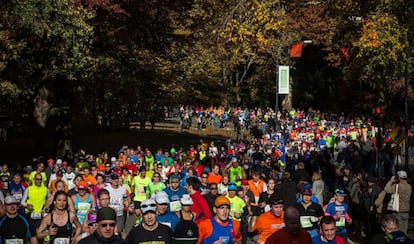 Corredores por el Central Park durante la celebración del maratón de Nueva York, 3 de noviembre de 2013.