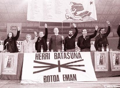 Presentación de la Mesa Nacional de Herri Batasuna en Maya, Elizondo (Navarra).