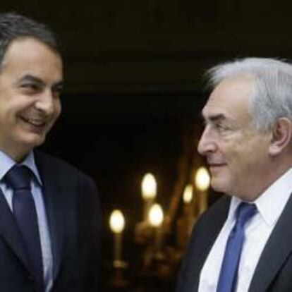 El presidente del Gobierno, José Luís Rodríguez Zapatero con el director gerente del Fondo Monetario Internacional (FMI),  Dominique Strauss-Kahn