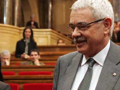Montilla fotografía a los fotógrafos junto a Maragall en la segunda jornada del debate de investidura.