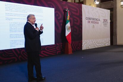 López Obrador revela que el periódico New York Times trabaja en un reportaje con información de la DEA durante una conferencia matutina de febrero de 2024. 