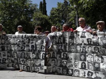 La principal asociación de víctimas de la dictadura critica la paralización de la exhumación de Franco hasta que no resuelva sobre el fondo del asunto