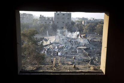 Estado en el que ha quedado un edificio tras el bombardeo de Israel en la ciudad de Gaza, el 8 de julio de 2014.