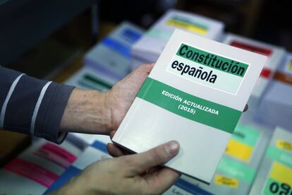 Un ejemplar de la Constitución española de 1978.