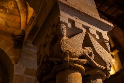 Detalle de una de las columna del interior del monasterio de San Juan de Duero. 