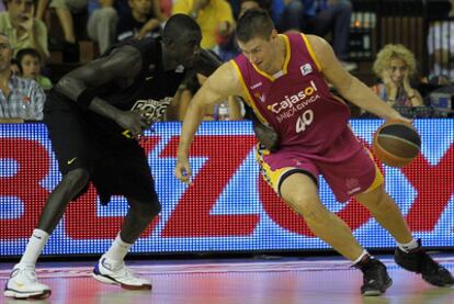 Paul Davis, en el partido que le enfrentó con el Barcelona.