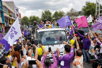 Daniel Noboa, recorre las calles de Quito. 