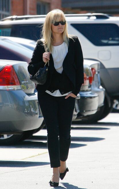 *EXCLUSIVE* Reese Witherspoon and friends share a laugh