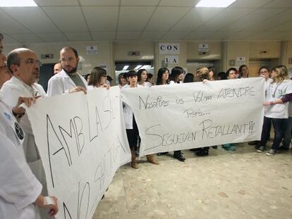 Protesta contra les retallades a l'Arnau de Vilanova el 2014.