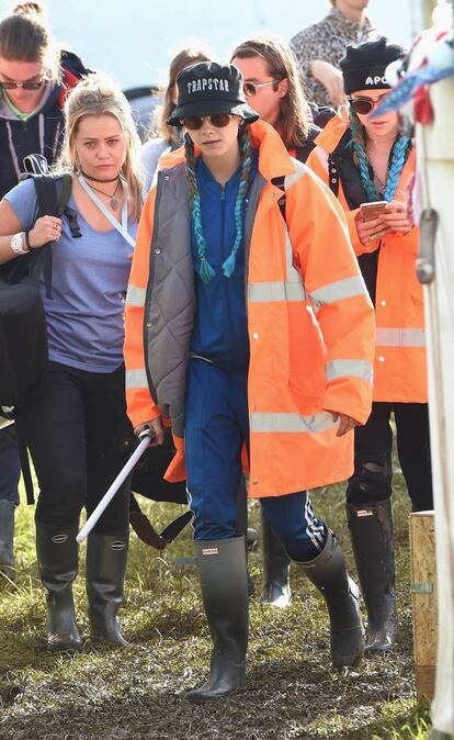 Cara Delevingne durante la primera jornada del Festival de Glastonbury.