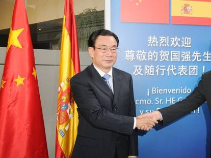 El ex presidente de Telefónica, César Alierta, en la firma de uno de los acuerdos con China Unicom. 