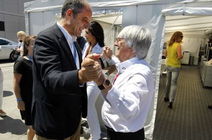 El entonces presidente Camps y Bernie Ecclestone, en Valencia en junio pasado. 