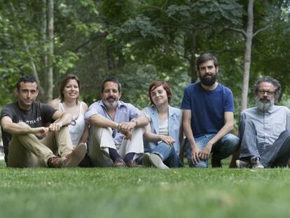 Nuevos libreros y editores en la Feria del Libro de Madrid. De izquierda a derecha: Daniel Aubareda, Jenny S&aacute;nchez, Juan Melgar, Irene &Aacute;lvarez, Alfonso Tordesillas e Imanol B&eacute;rtolo.