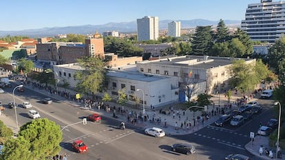 School staff wait in line outside La Paloma school in Madrid on Wednesday morning for their coronavirus antibody tests.