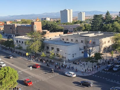 School staff wait in line outside La Paloma school in Madrid on Wednesday morning for their coronavirus antibody tests.