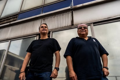 Alejandro Trejo y Noé Balderas en el piso nueve de la Torre Latinoamericana.