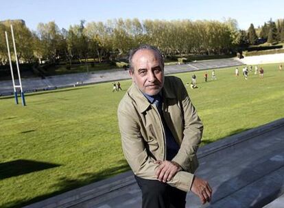 Manuel Álvarez Junco, en las instalaciones deportivas de Ciudad Universitaria.