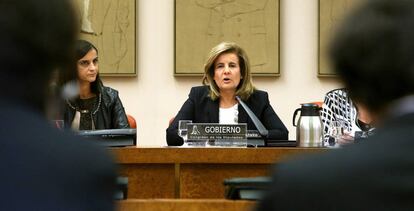 La ministra de Empleo y Seguridad Social, Fatima Ibañez, compareciendo ante del Pacto de Toledo en el Congreso