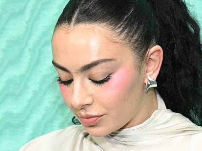 Charli XCX en primer plano