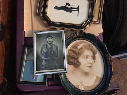 UNa caja con recuerdos: fotos de Fidel Castro y de la amdre de Lorenz, Alice June Lofland.