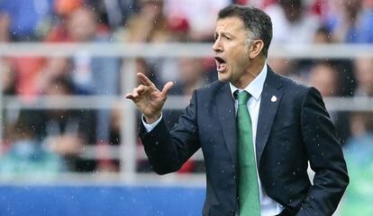 Osorio durante un partido con la selección de México.