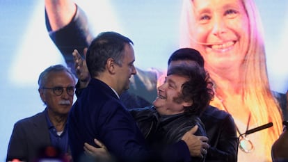 Javier Milei y Manuel Adorni celebran tras las elecciones legislativas de Buenos Aires, el 18 de mayo.
