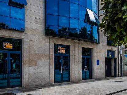 Fachada del local que consta como sede de la academia Vive Formación en Vigo.