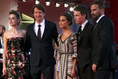 Amber Hear, el director Tom Hooper, Alicia Vikander, Eddie Redmayne y Matthias Schoenaerts.