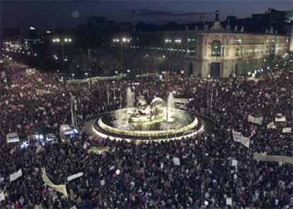 Aspecto de la manifestación a su paso por Cibeles.