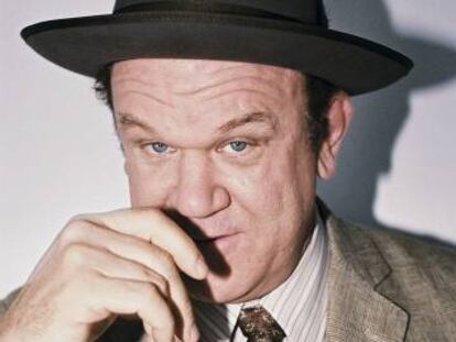 John C. Reilly posa para ICON vestido con sus mejores galas. Y eso que, al principio, no quería dejarse fotografiar. Menos mal que cambió de opinión.