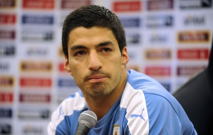 El jugador uruguayo Luis Su&aacute;rez, en conferencia de prensa.