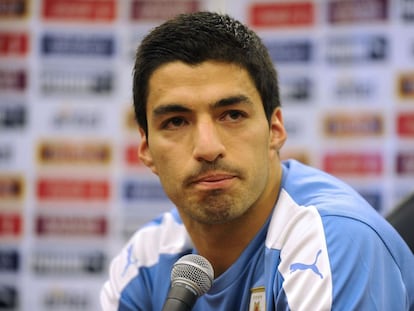 El jugador uruguayo Luis Su&aacute;rez, en conferencia de prensa.