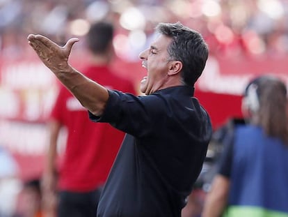 M&iacute;chel gesticula en el partido contra el Sevilla. 