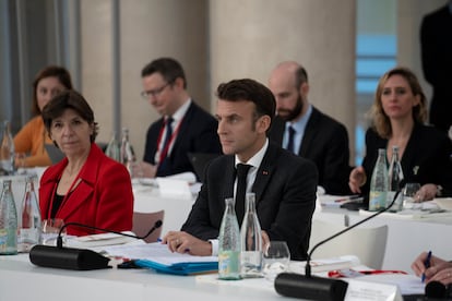 El presidente francés, Emmanuel Macron, antes de la reunión que se celebra este jueves en Barcelona. 