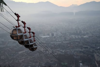 La poluci&oacute;n en Grenoble, ciudad del este de Francia.
 