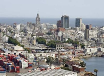 Instalaciones del puerto de Montevideo.