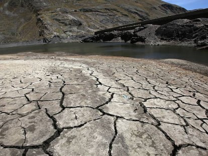 Efectos de la sequía en la represa de Hampaturi en La Paz (Bolivia), lo que ha provocado racionamientos de agua para alrededor de 340.000 bolivianos.