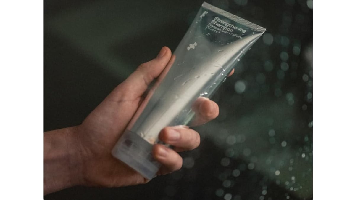 Este champú para la caída del pelo también nutre el cuero cabelludo.