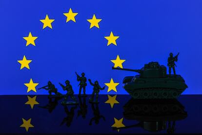 Ilustración con medios militares sobre una bandera de la Unión Europea.